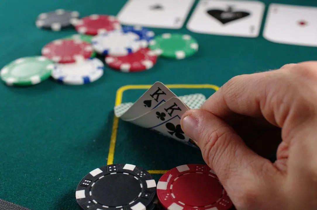 Cách chơi poker chi tiết người mới cần nắm rõ Cách chơi poker chi tiết người mới cần nắm rõ